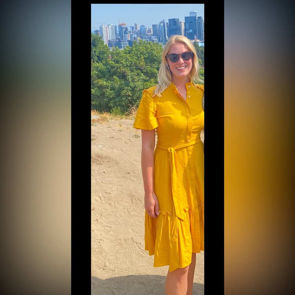 Donna Morgan Mellow Yellow Short Sleeve A-Line dress Size 0